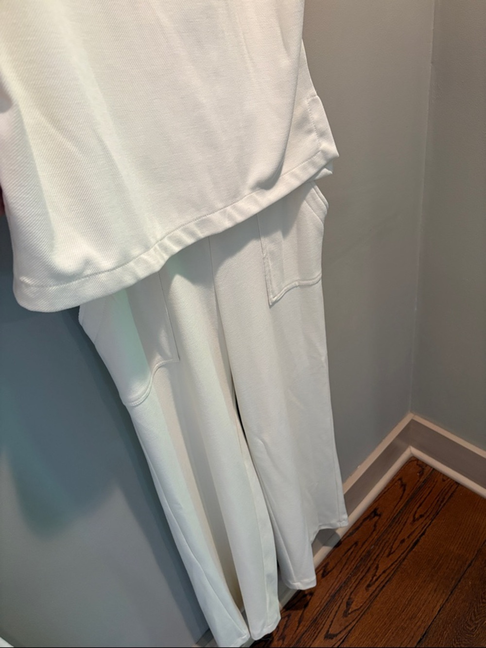Ivory 2 Piece set - Picture 2 of 13